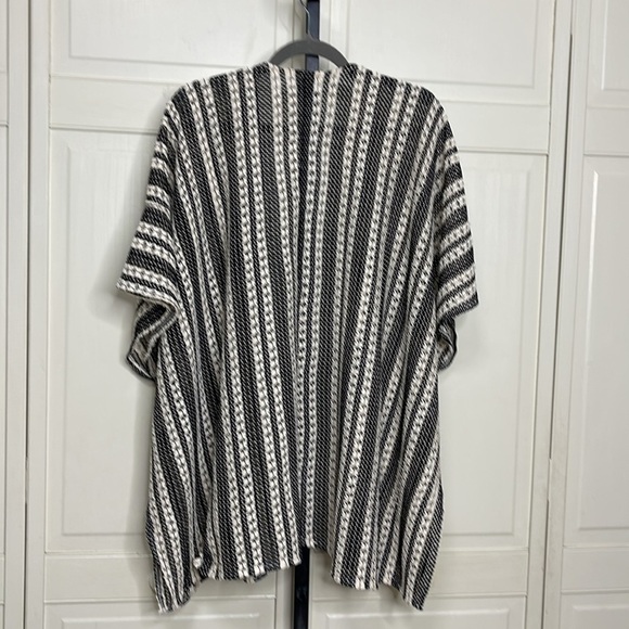 Maurices Women’s Striped Crochet Kimono Black/White OS Coverup Boho Hippie - Picture 7 of 11